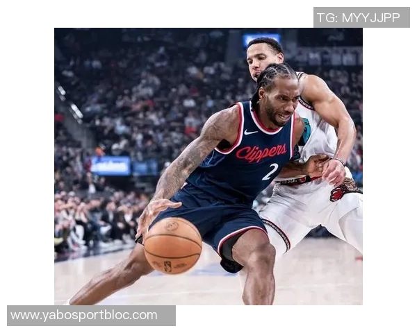 快船全力以赴迎接NBA杯新铺球场地板颜值惊艳引期待