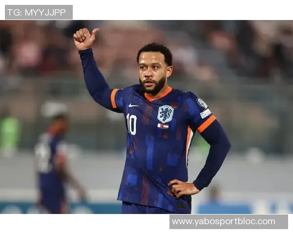 德佩替补席开怀大笑心态超好即便科林蒂安0-1落后依然乐观面对比赛 德佩替补席开怀大笑心态超好即便科林蒂安0-1落后依然乐观面对比赛